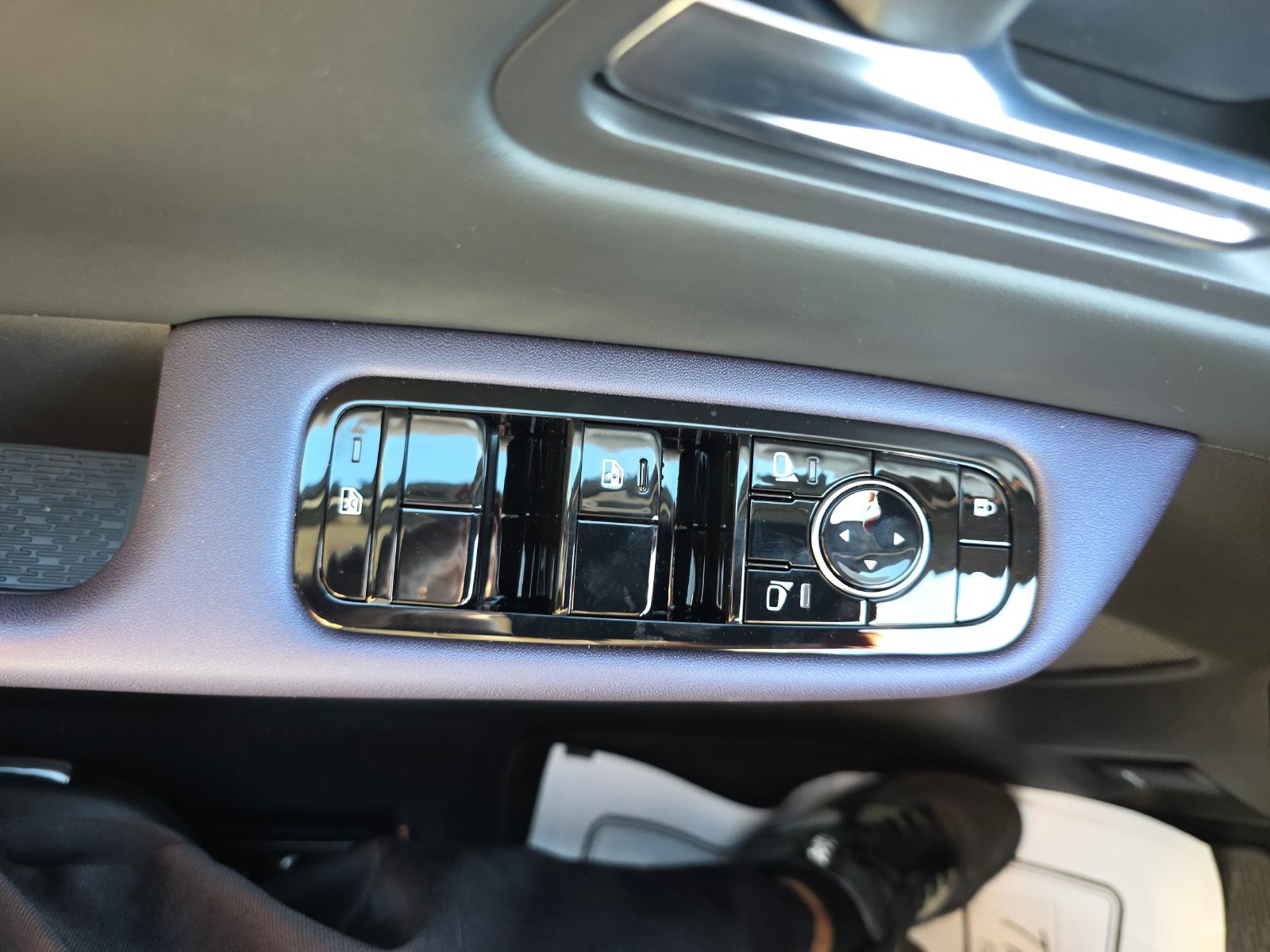 New 2026 Nissan Leaf Platinum+ w/ Illuminated Package FWD image 26