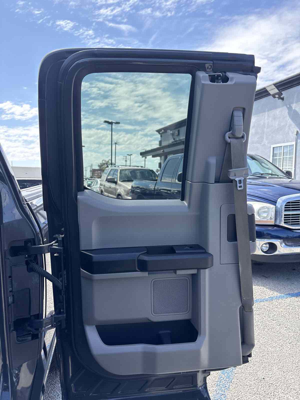 Used 2017 Ford F150 XL w/ Equipment Group 101A Mid RWD image 8