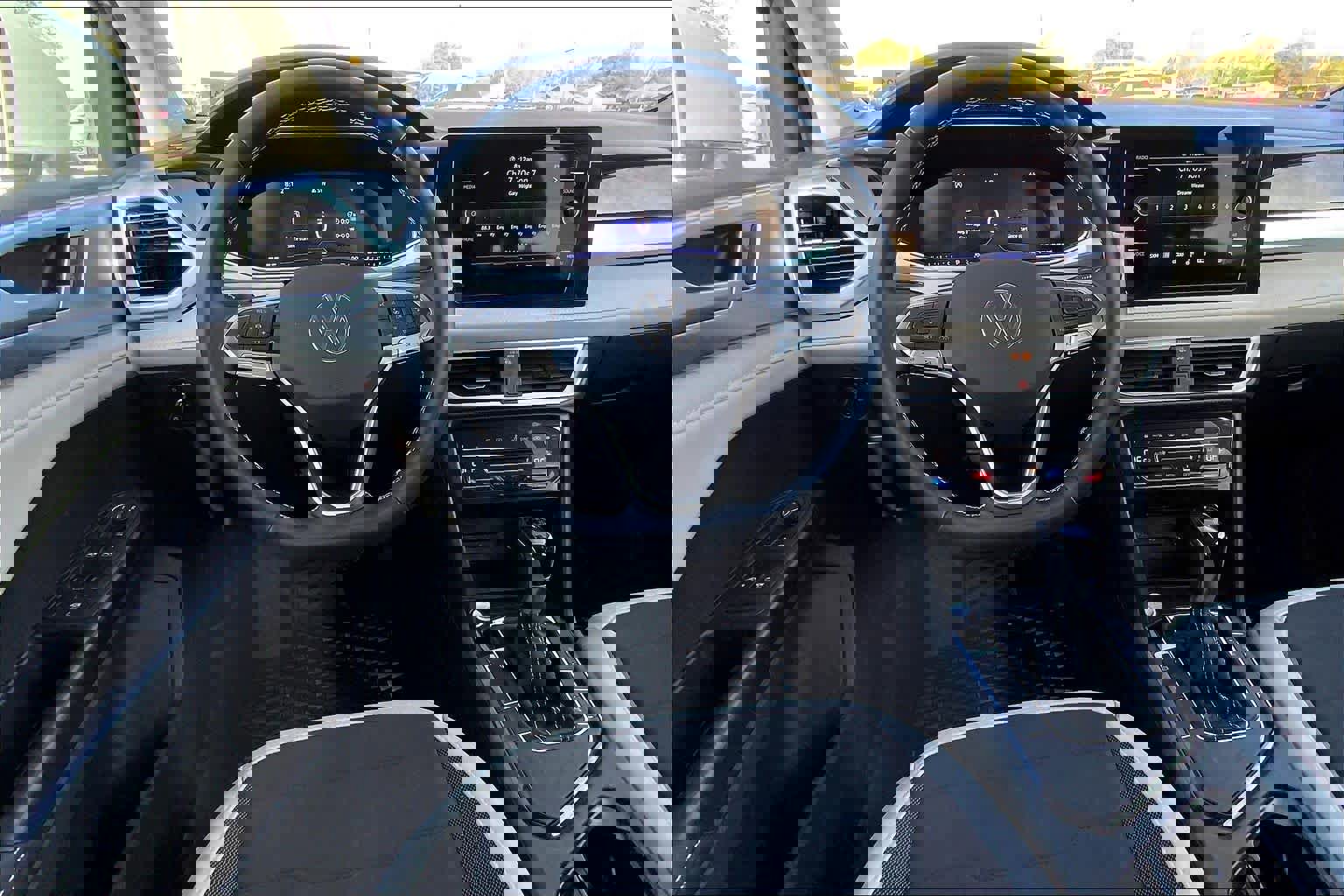 Used 2025 Volkswagen Taos SE FWD image 6