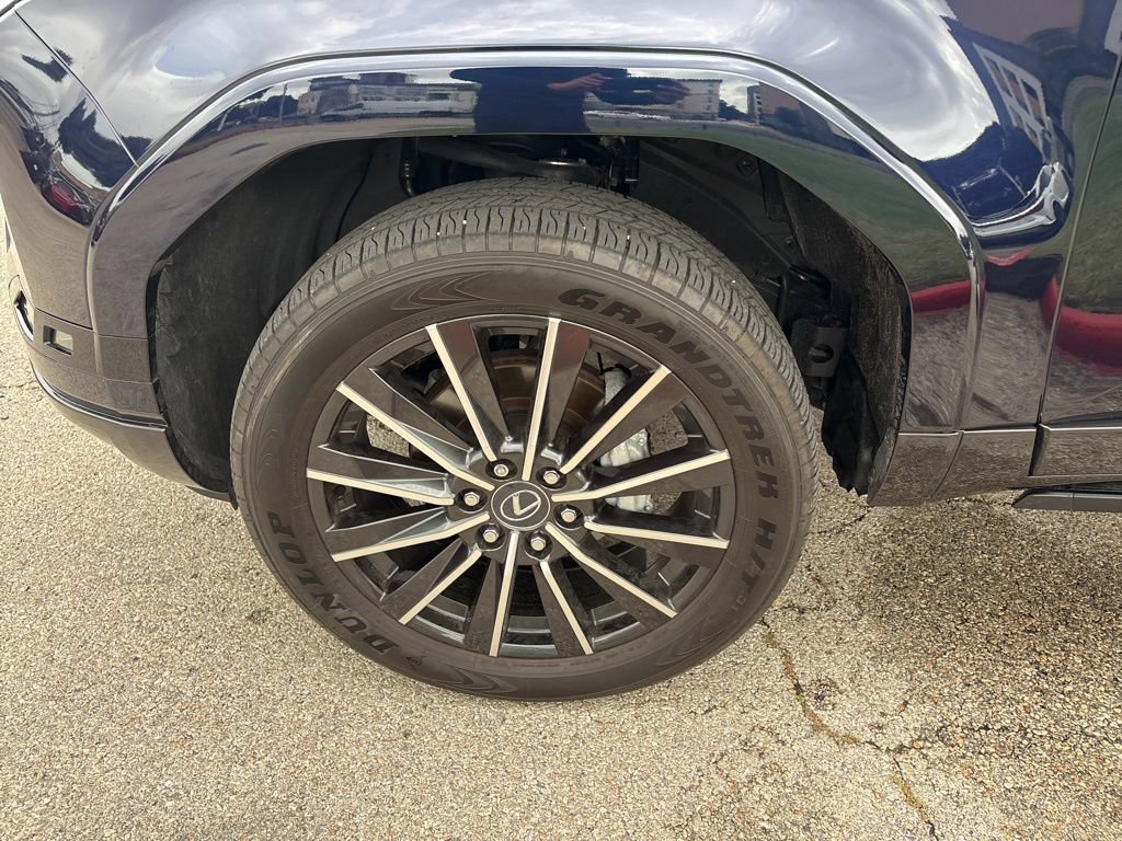 Certified 2025 Lexus GX 550 w/ Cold Area Package AWD/4WD image 9
