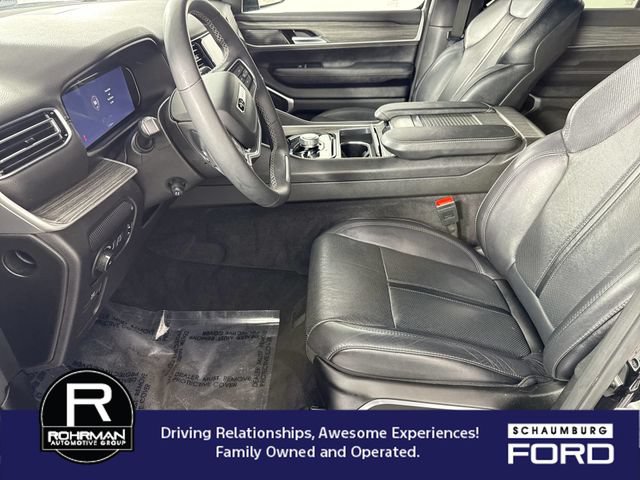 Used 2024 Jeep Wagoneer L Series II w/ Flexible Seating Group AWD/4WD image 4