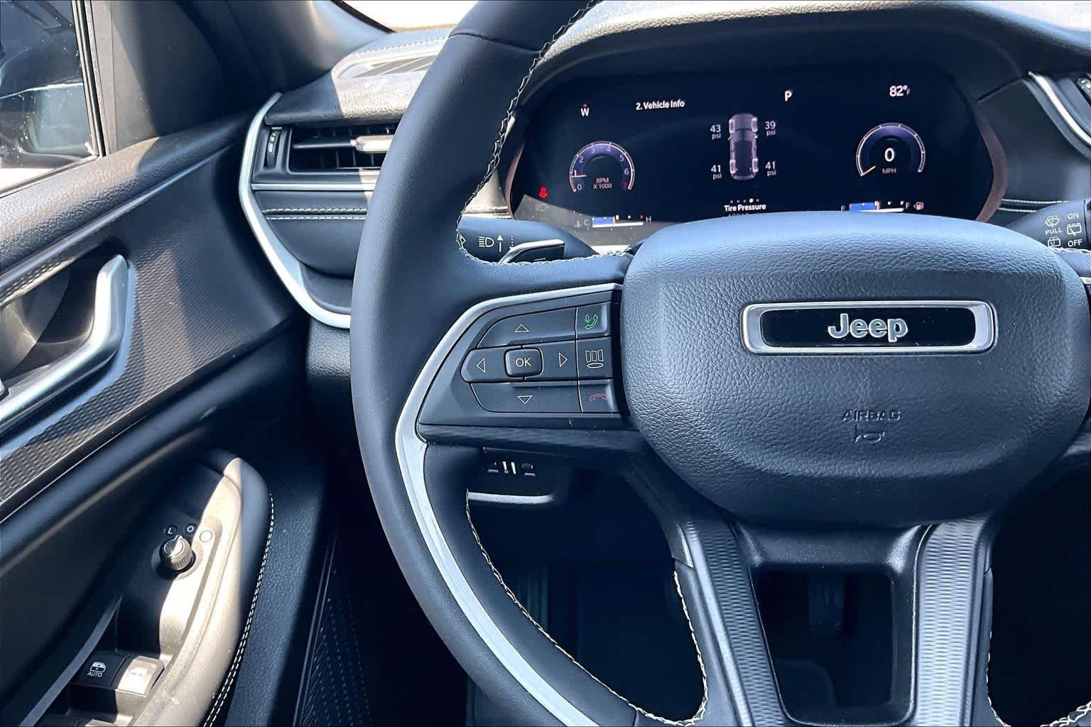 Used 2023 Jeep Grand Cherokee Altitude AWD/4WD image 24