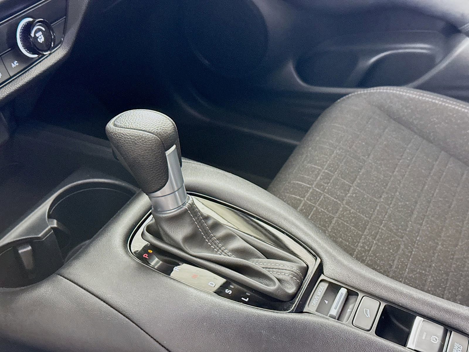 Used 2023 Honda HR-V LX image 8