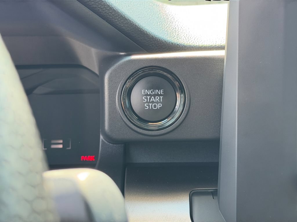 Certified 2025 Toyota Tacoma SR5 AWD/4WD image 17