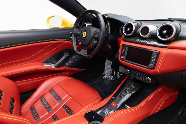 Used 2016 Ferrari California T image 14