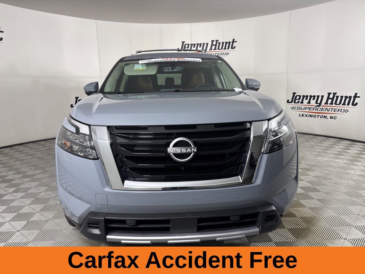 Used 2025 Nissan Pathfinder Platinum image 3