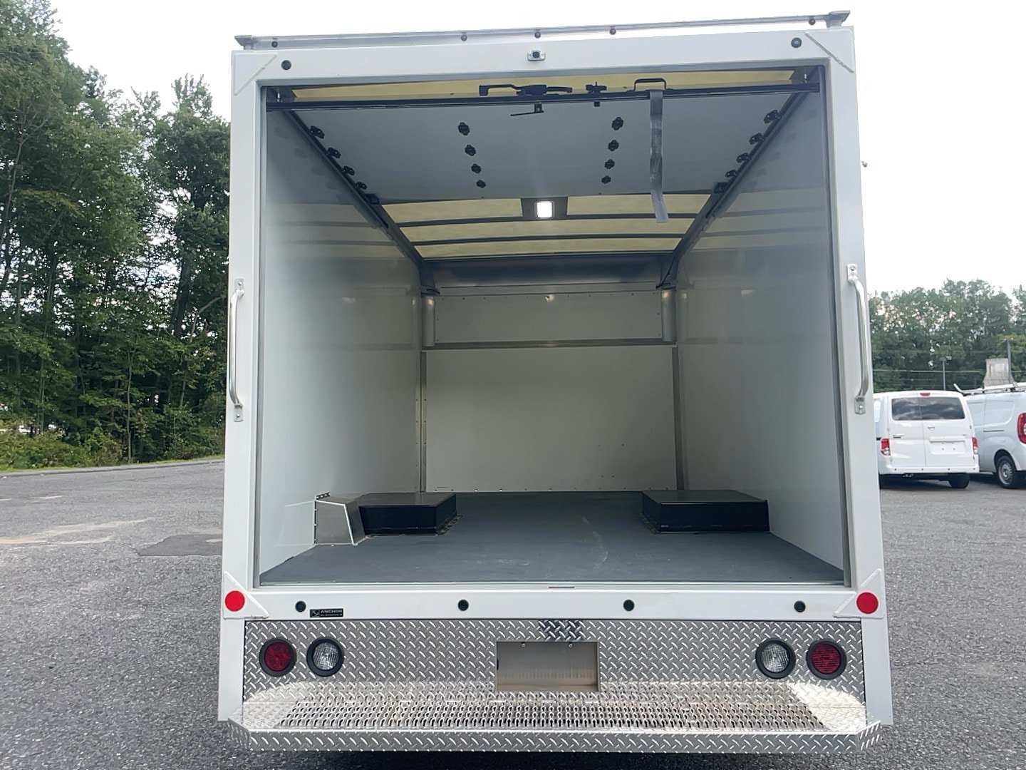 Used 2024 Ford E-450 and Econoline 450 Super Duty w/ Driver's Safety Package RWD image 5