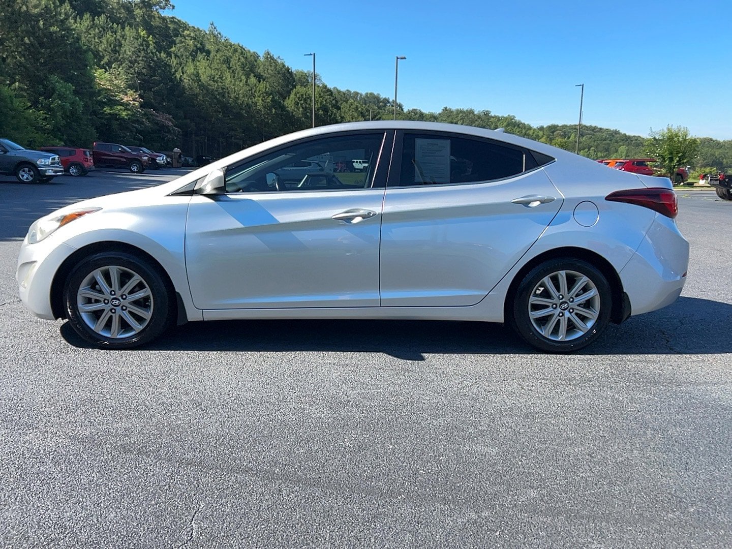Used 2015 Hyundai Elantra SE w/ Option Group 03 FWD image 8