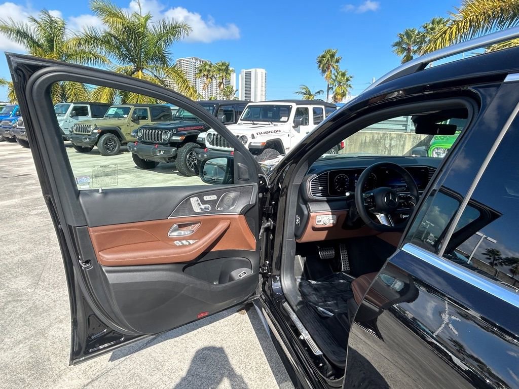 Used 2024 Mercedes-Benz GLS 450 4MATIC w/ AMG Line Exterior image 25