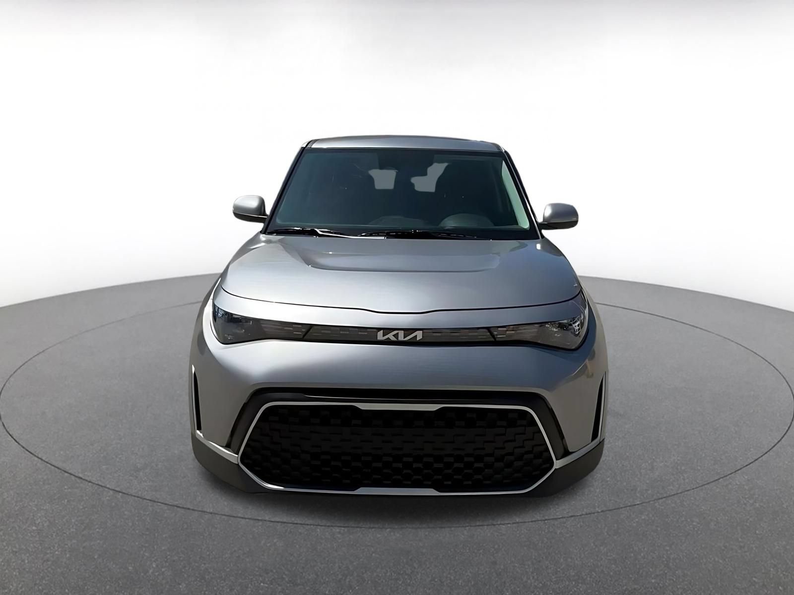 Used 2025 Kia Soul LX w/ LX Technology Package FWD image 4