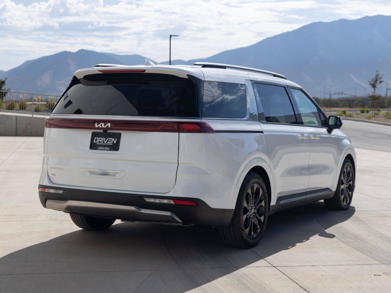 Used 2023 Kia Carnival SX Prestige FWD image 9