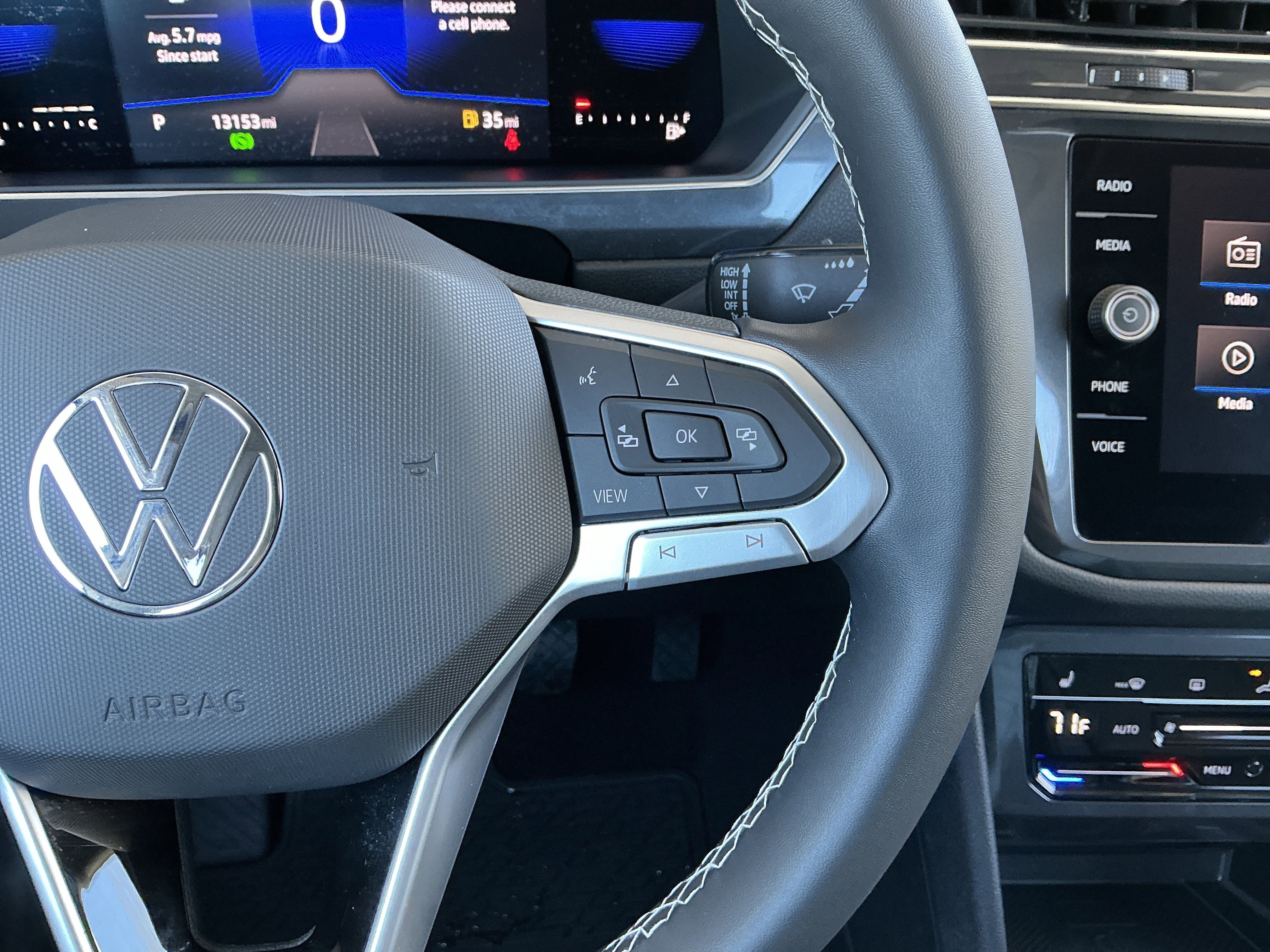 Used 2023 Volkswagen Tiguan SE image 13