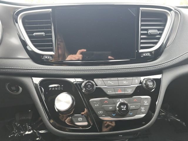 New 2026 Chrysler Pacifica Select image 14