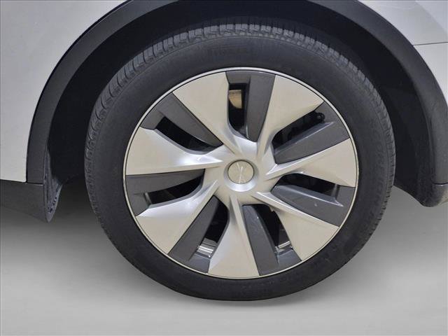 Used 2024 Tesla Model Y Long Range AWD/4WD image 6