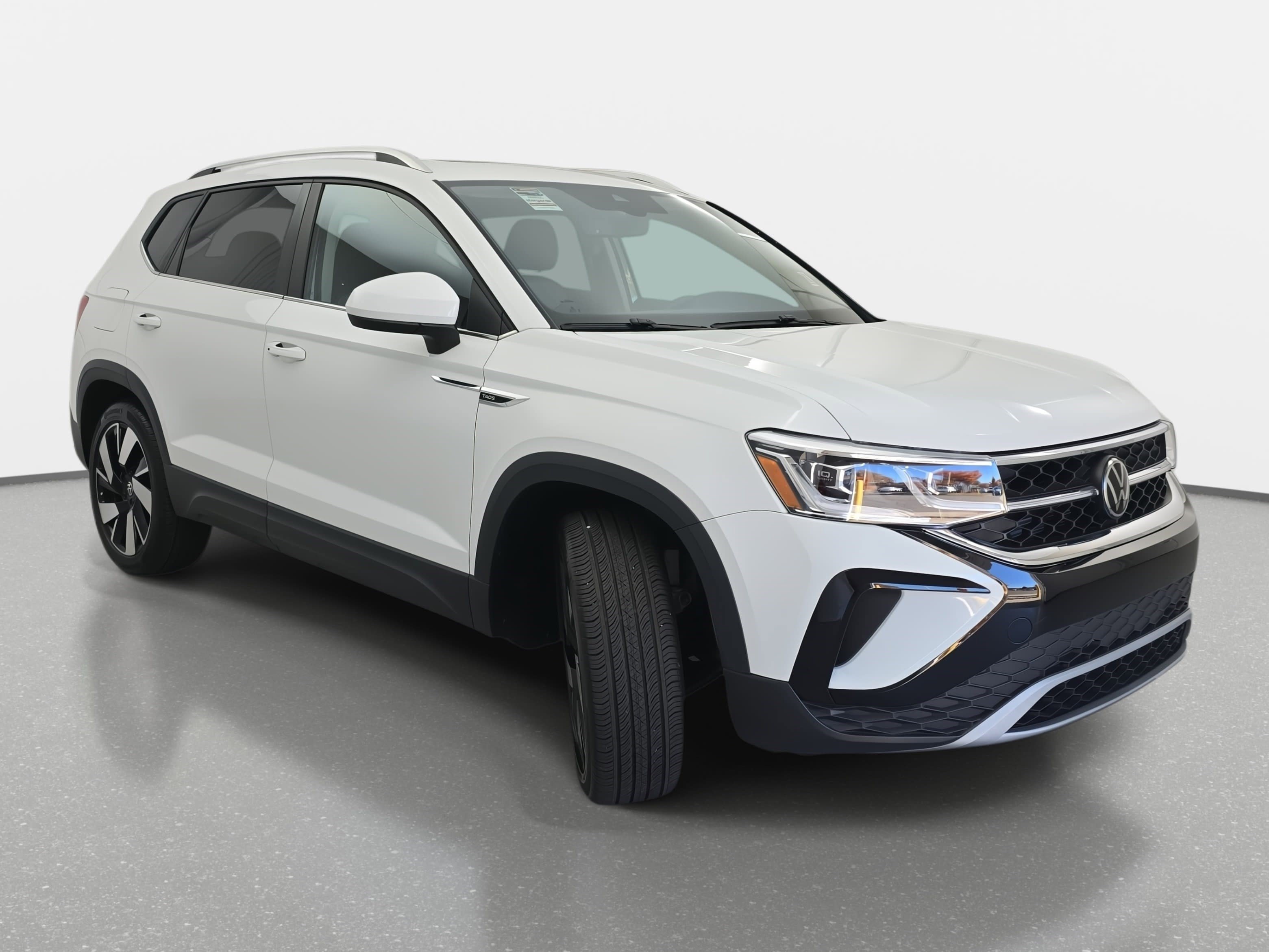 Used 2024 Volkswagen Taos SEL image 3