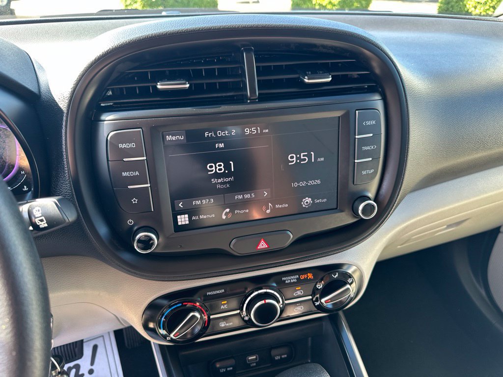 Used 2025 Kia Soul LX w/ LX Technology Package FWD image 19