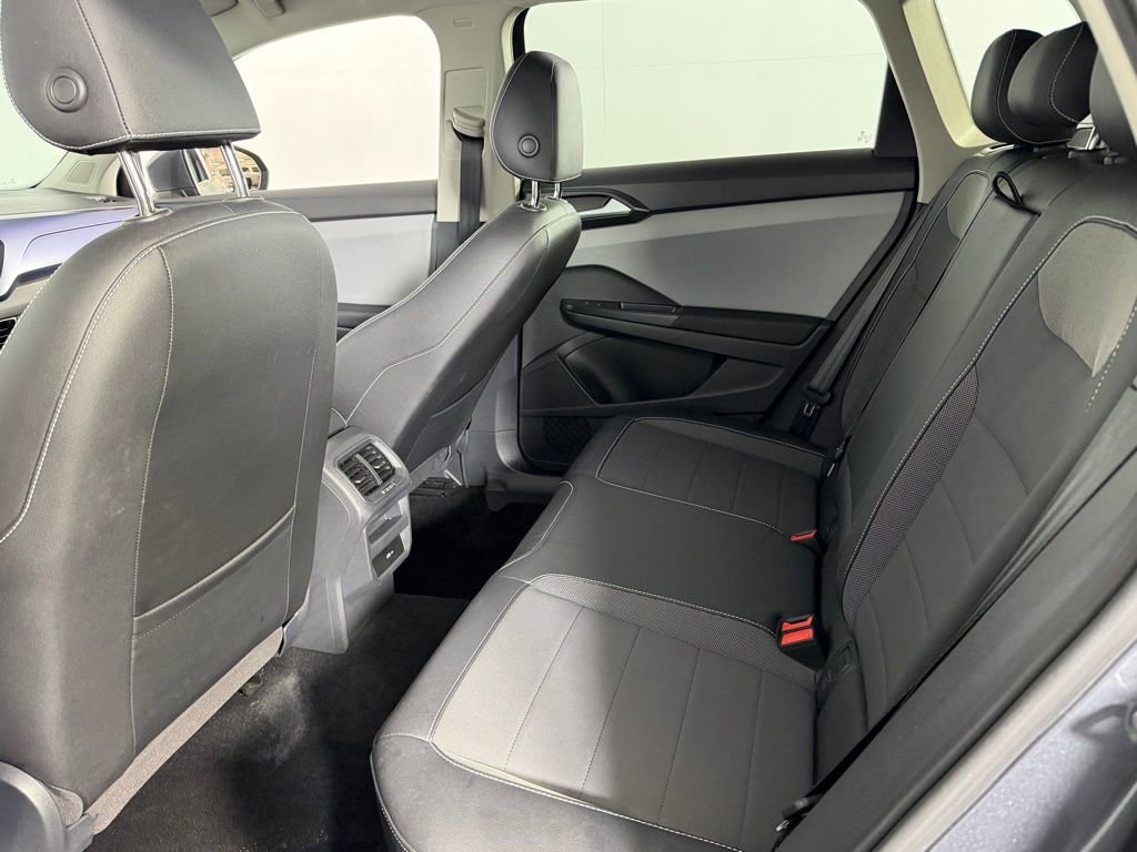Used 2022 Volkswagen Taos SE image 23