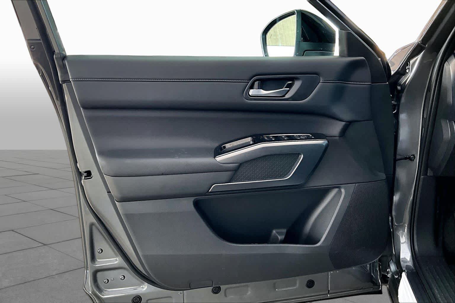 New 2026 Nissan Pathfinder SL FWD image 13
