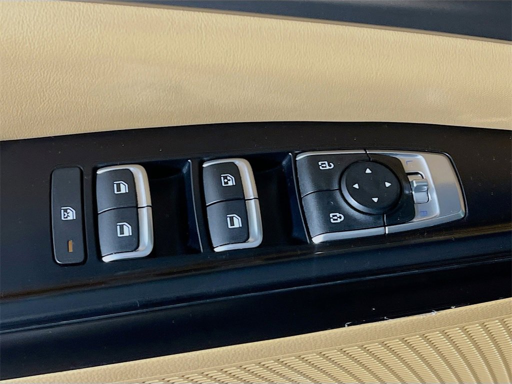 Used 2024 Kia Carnival LX image 17