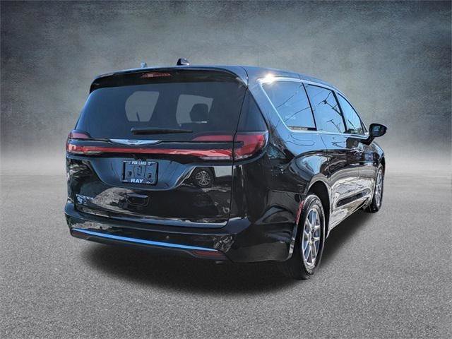 Certified 2026 Chrysler Pacifica Select image 4