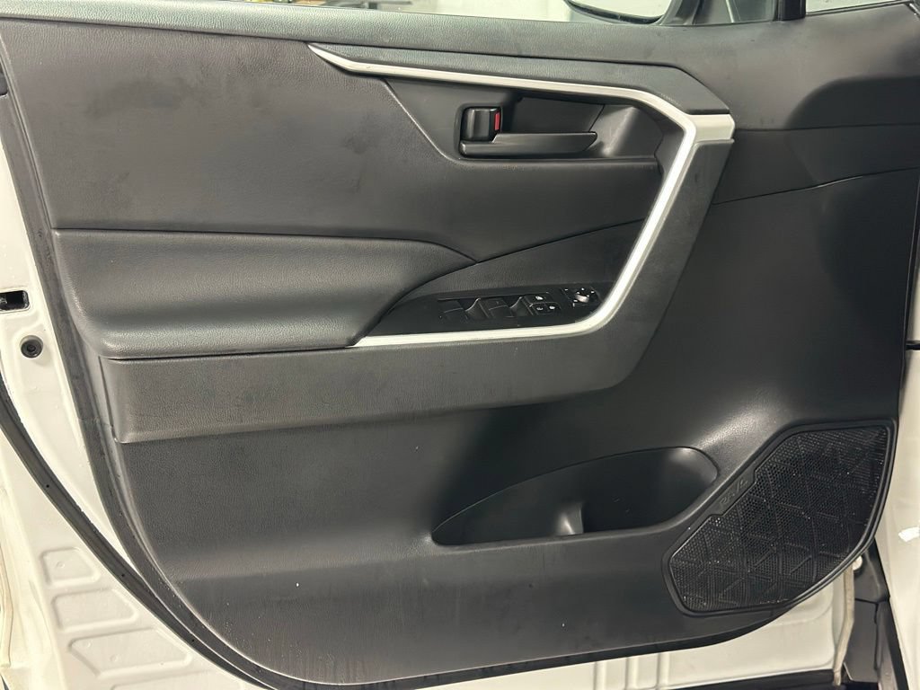 Used 2020 Toyota RAV4 LE w/ Carpet Mat Package AWD/4WD image 14