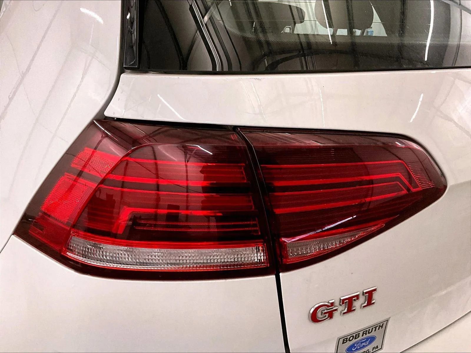 Used 2019 Volkswagen GTI SE FWD image 28