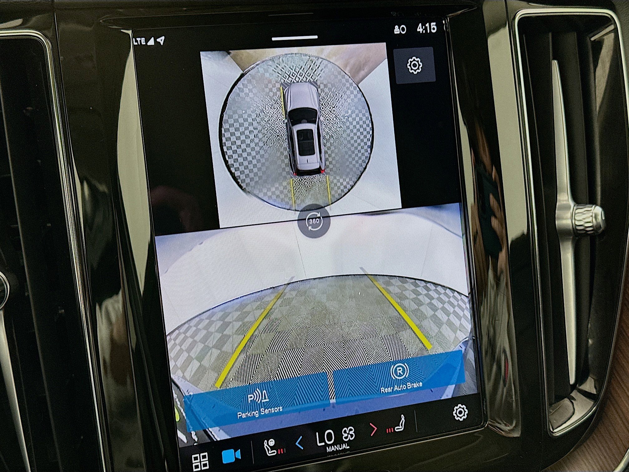 Used 2024 Volvo XC60 B5 Plus image 22