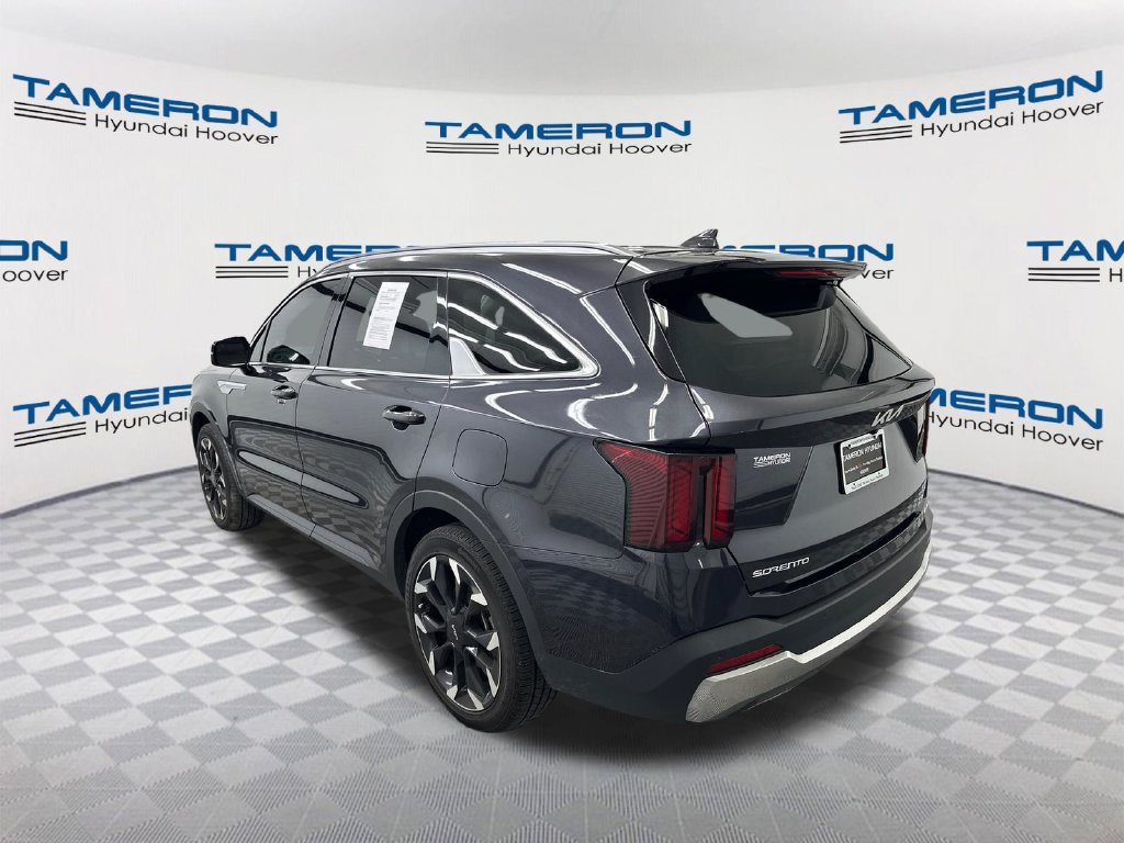 Used 2025 Kia Sorento EX FWD image 3