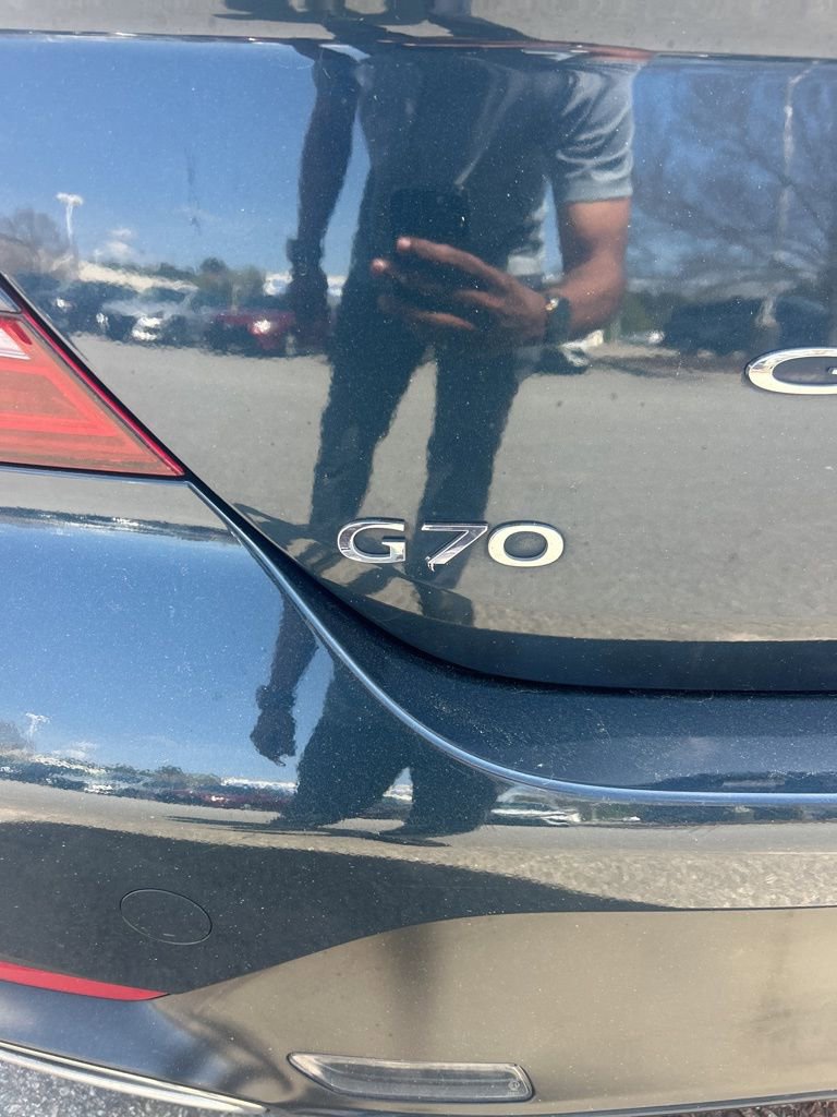 Used 2025 Genesis G70 2.5T image 3