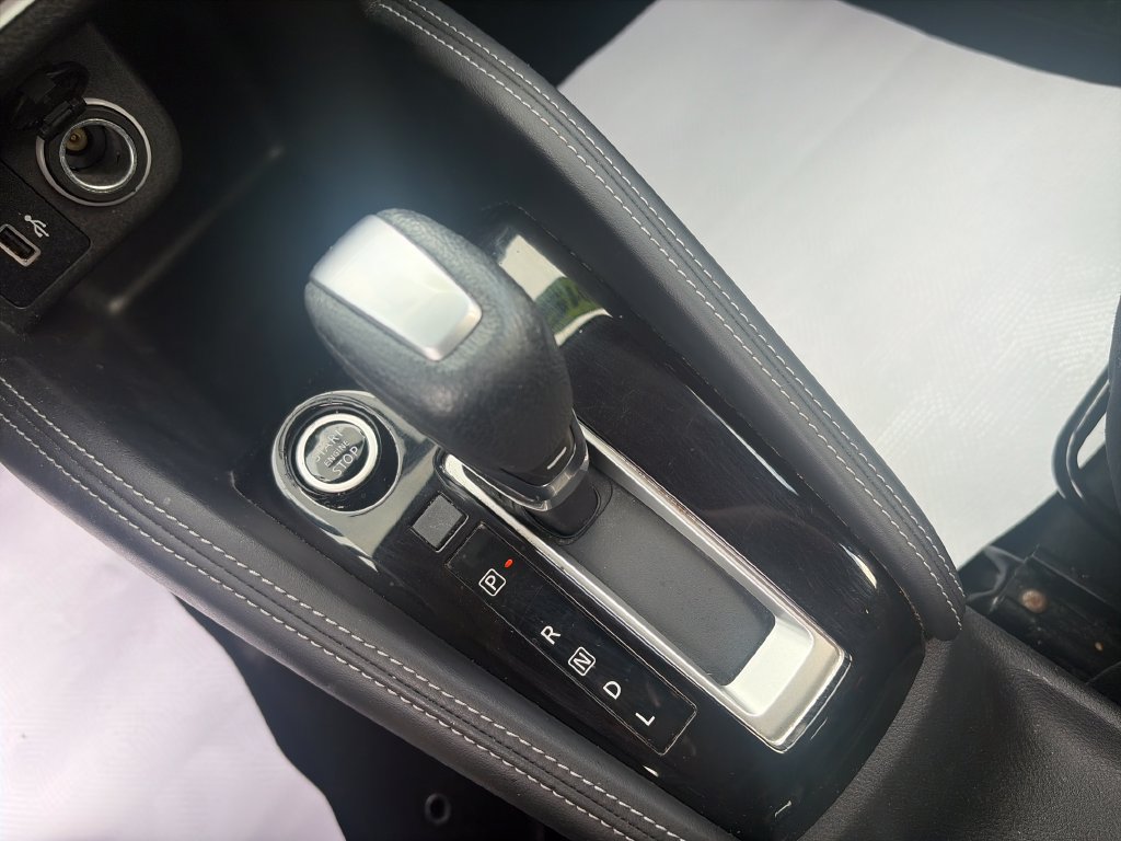 Used 2019 Nissan Kicks SR FWD image 23