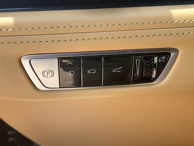 Certified 2025 Cadillac Escalade IQ Luxury 2 AWD/4WD image 25