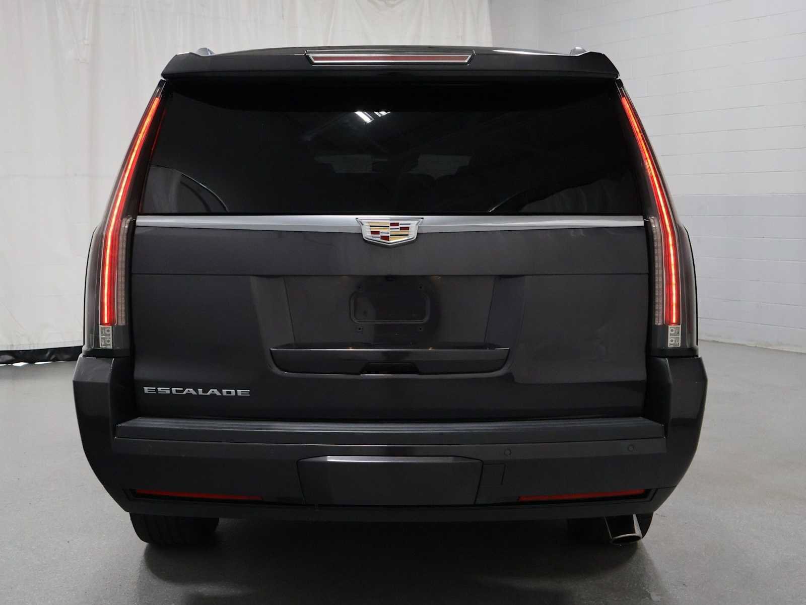 Used 2016 Cadillac Escalade ESV Luxury AWD/4WD image 7