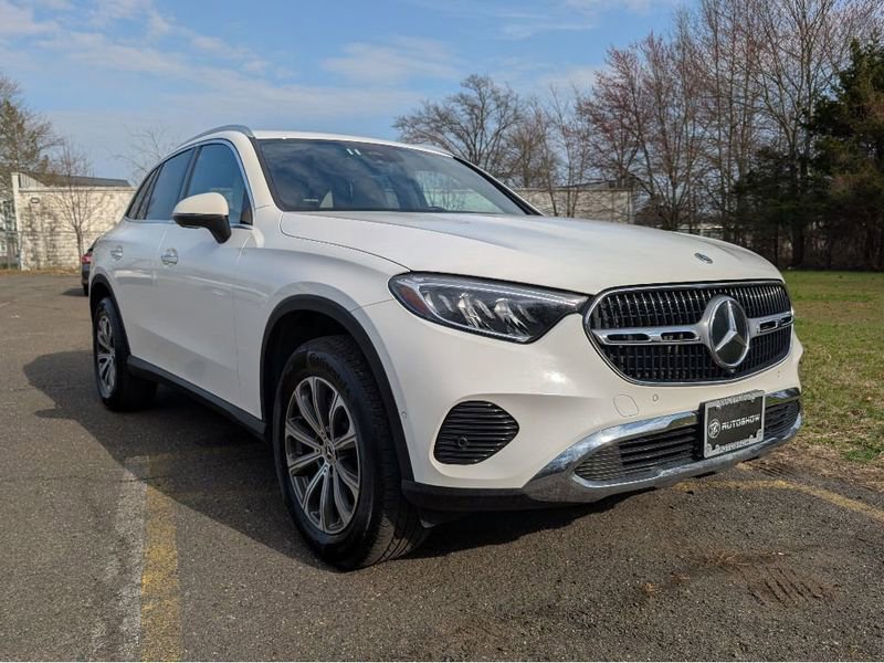 Used 2024 Mercedes-Benz GLC 300 4MATIC image 3