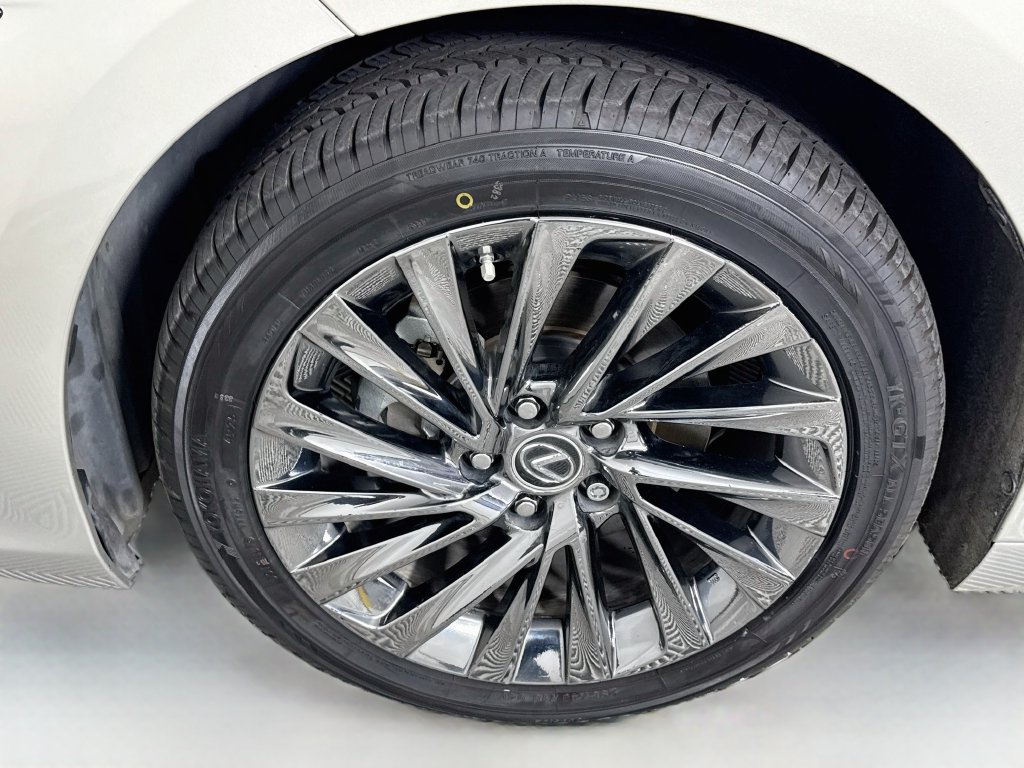 Certified 2024 Lexus ES 300h Ultra Luxury w/ Accessory Package (Z2) FWD image 32