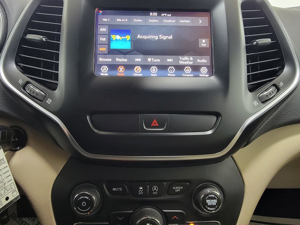 Used 2019 Jeep Cherokee Latitude w/ Popular Appearance Group AWD/4WD image 19