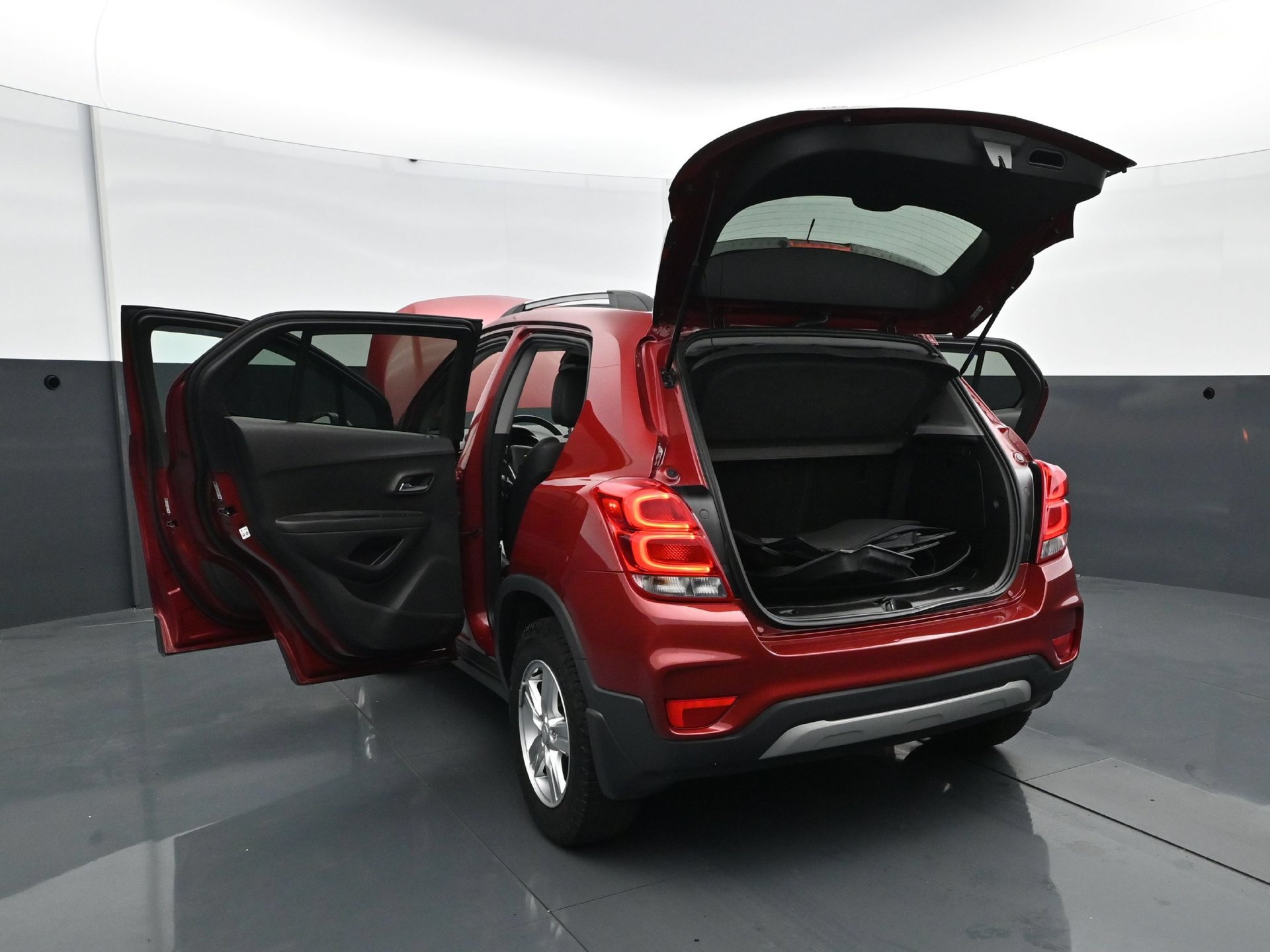 Used 2019 Chevrolet Trax LT w/ Sun & Sound Package AWD/4WD image 33