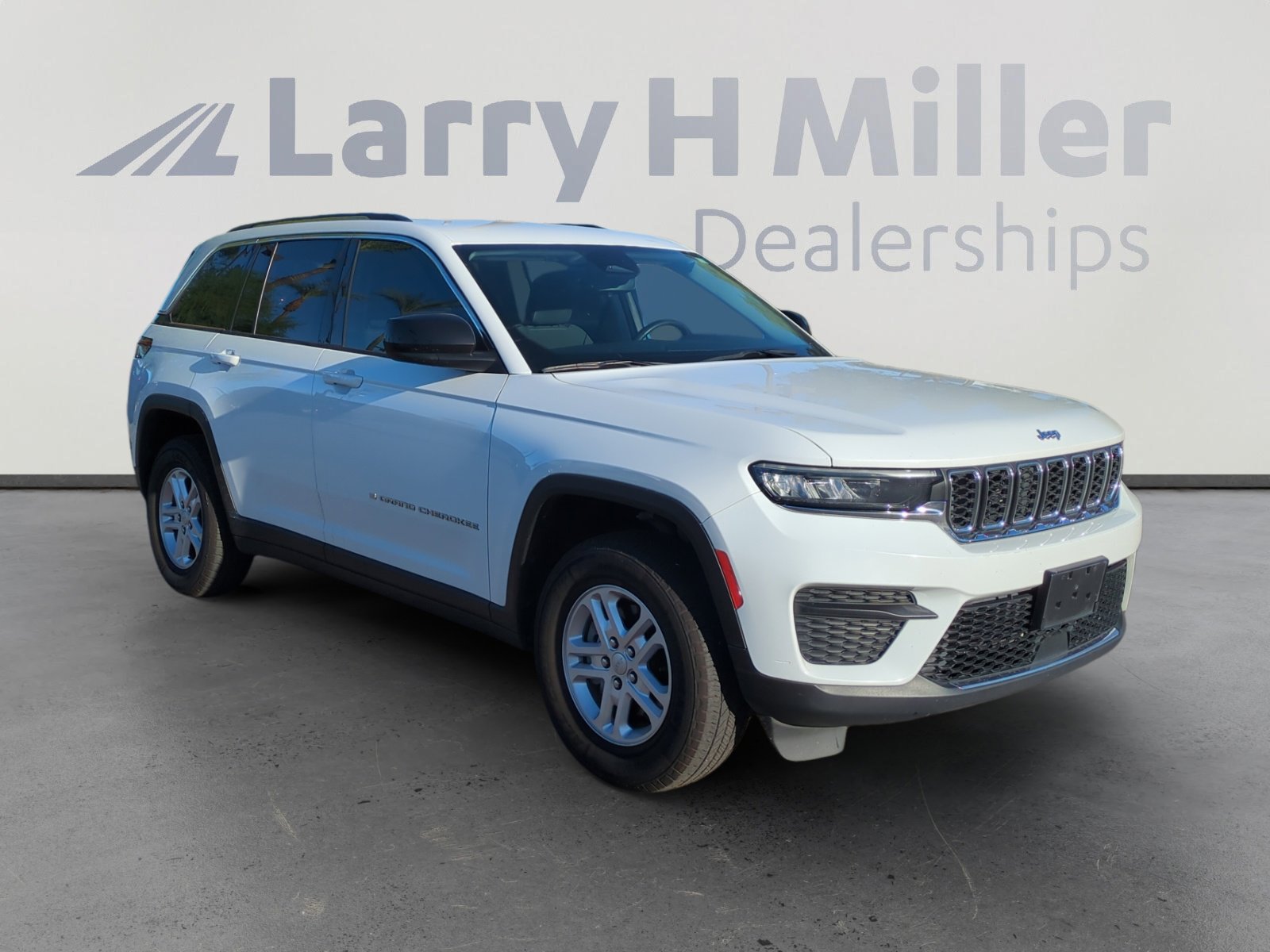 Certified 2023 Jeep Grand Cherokee Laredo image 7