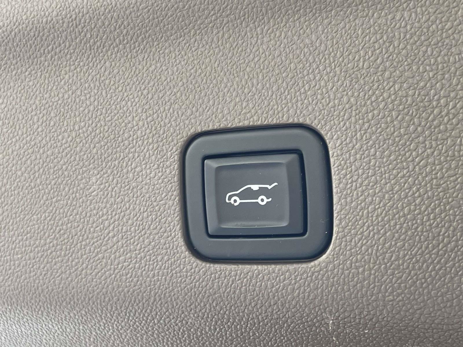 Used 2021 GMC Yukon Denali w/ Denali Premium Package RWD image 12