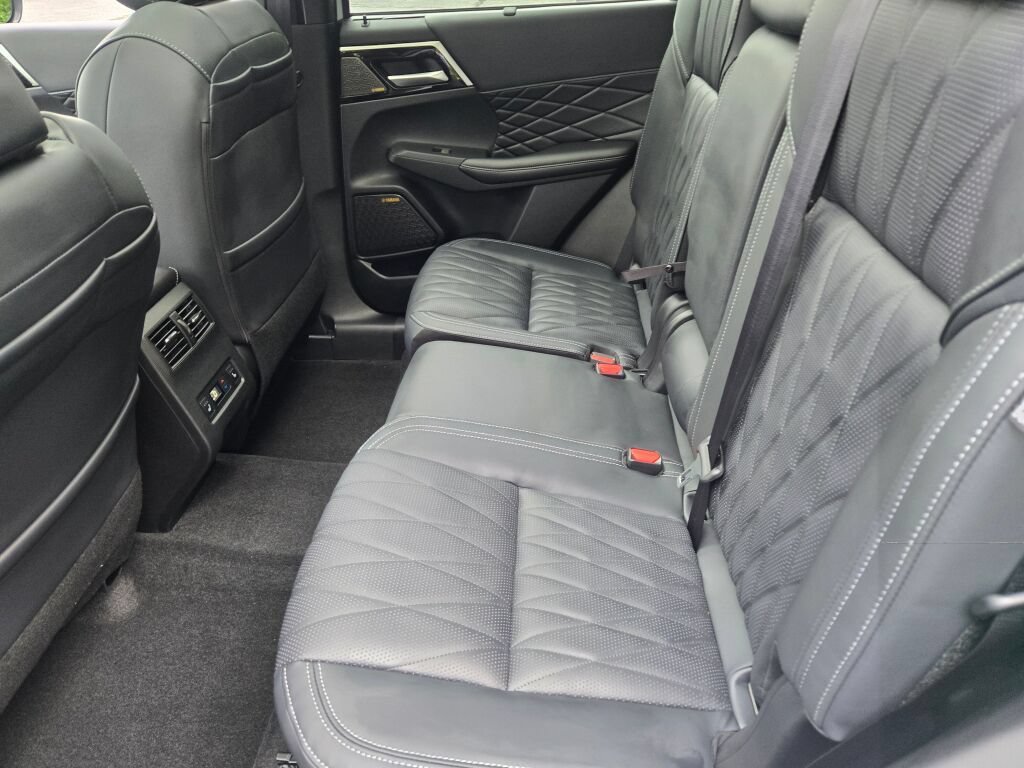 New 2026 Mitsubishi Outlander SEL Black Edition AWD/4WD image 15