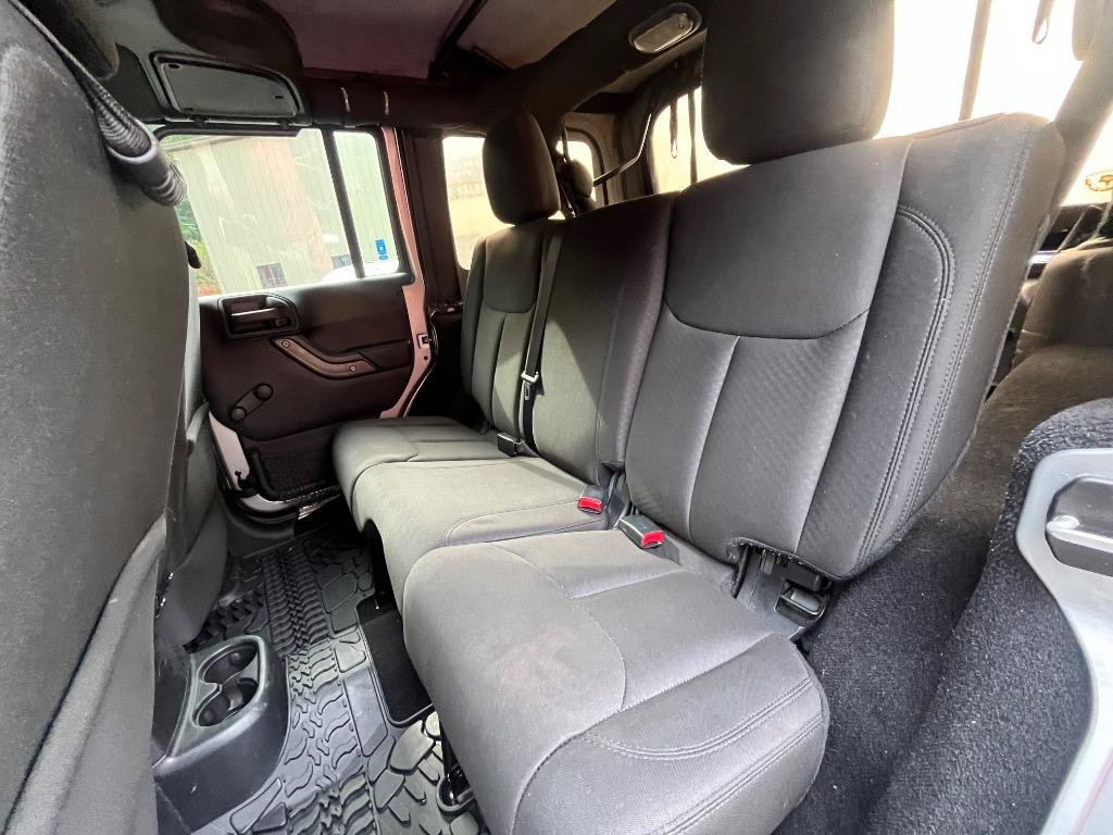 Used 2016 Jeep Wrangler Unlimited Sport w/ Connectivity Group AWD/4WD image 21