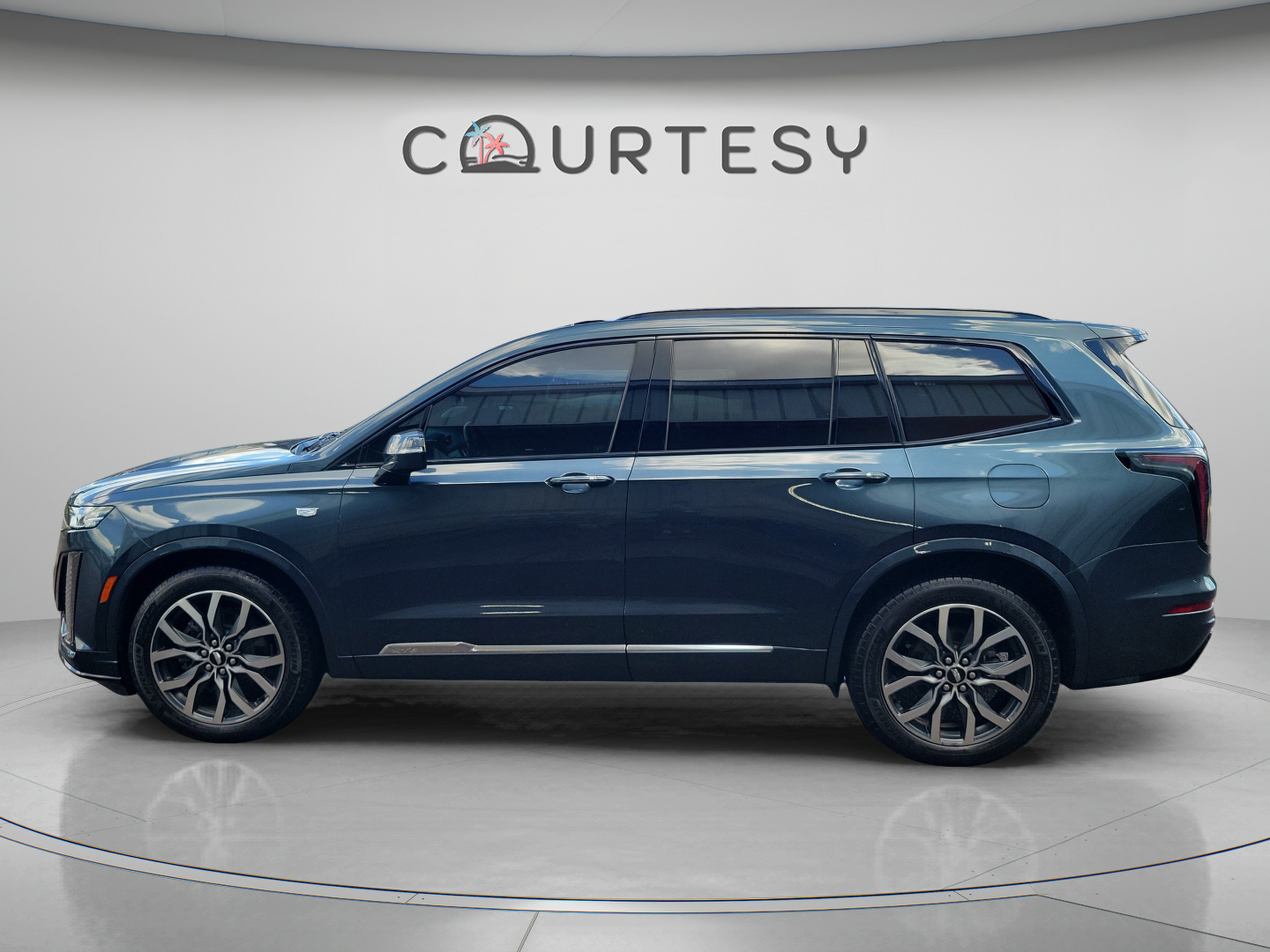 Used 2021 Cadillac XT6 Sport AWD/4WD image 2