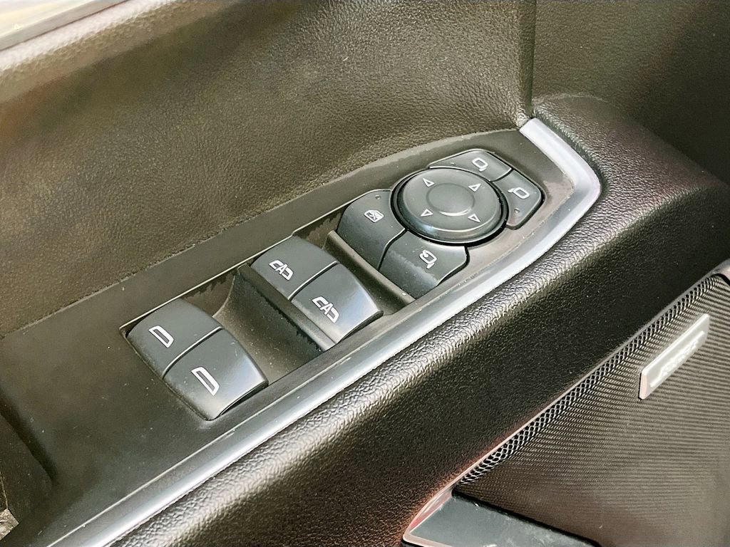 Used 2025 Chevrolet Silverado 1500 LTZ image 18