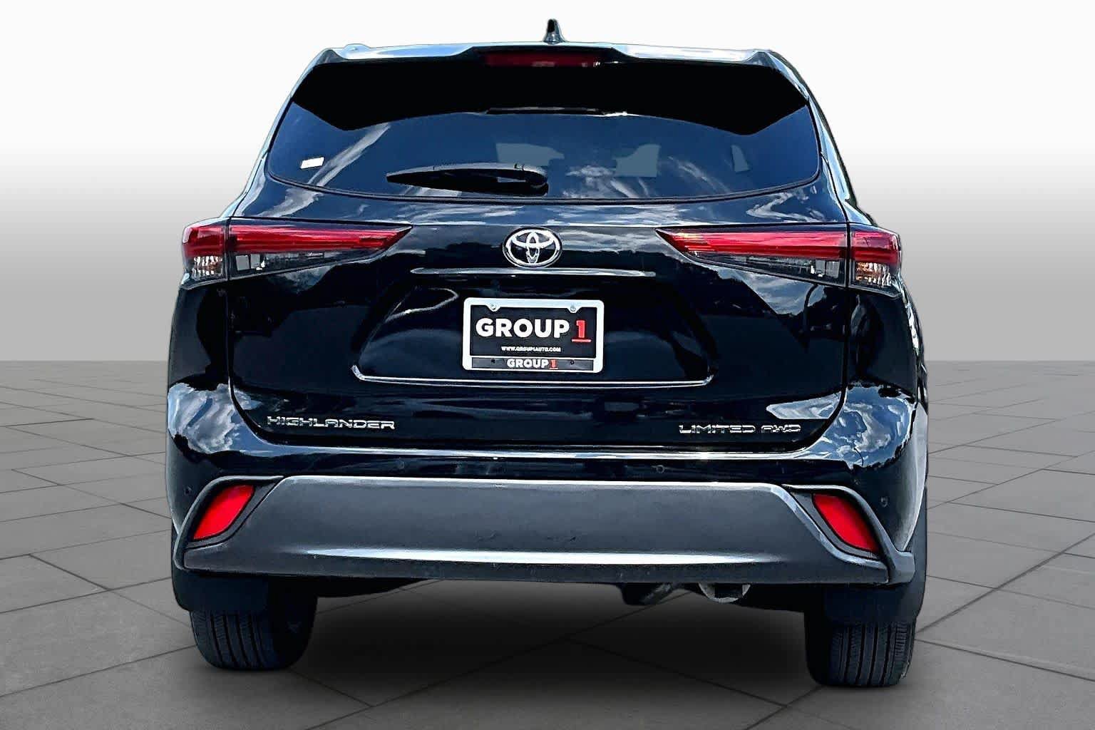 Used 2022 Toyota Highlander Limited AWD/4WD image 8