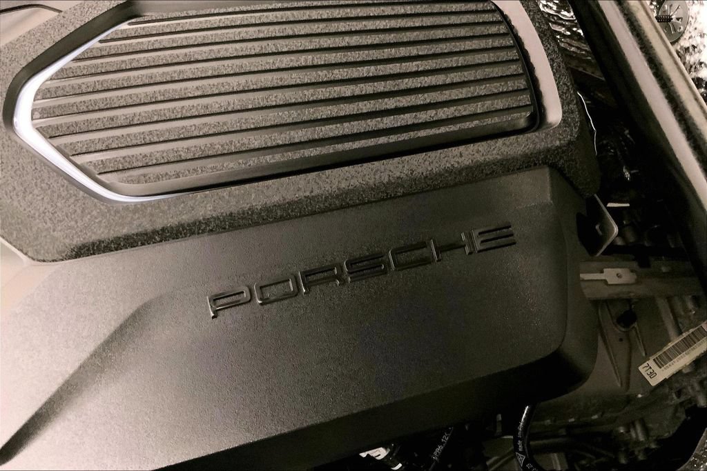 Used 2023 Porsche Macan AWD/4WD image 31