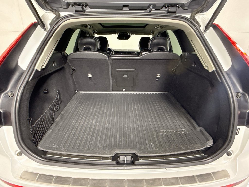 Used 2021 Volvo XC60 T5 Momentum w/ Protection Package Premier FWD image 28
