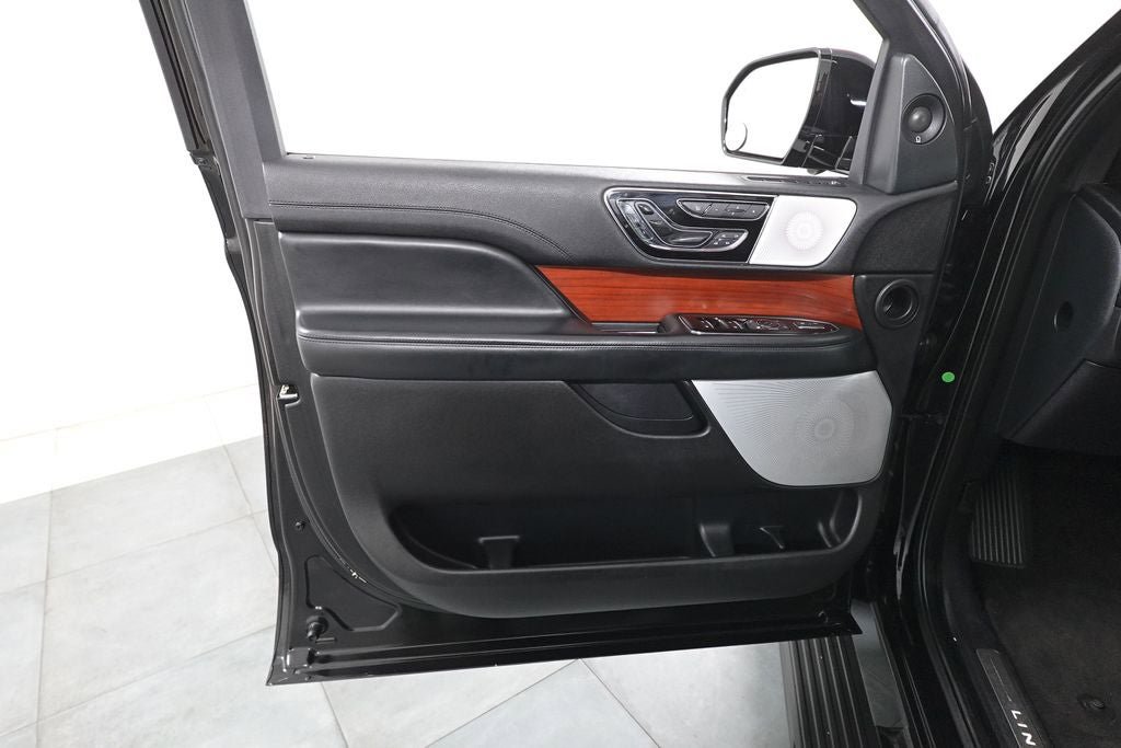 Used 2021 Lincoln Navigator L Reserve image 8