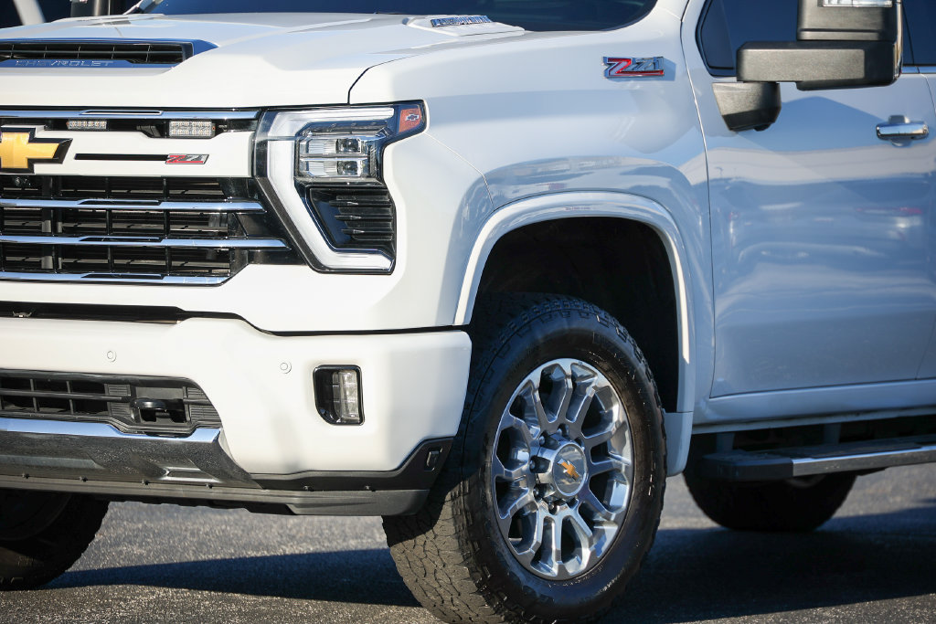 Used 2024 Chevrolet Silverado 2500 LTZ w/ LTZ Plus Package AWD/4WD image 17