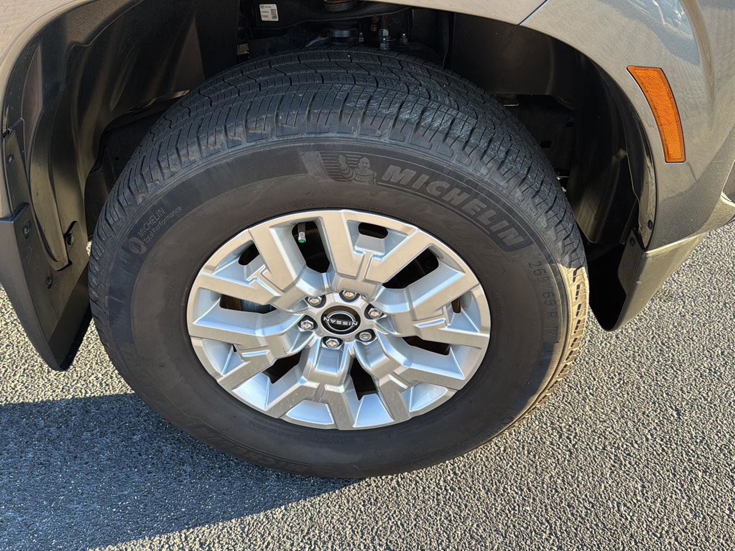 Used 2024 Nissan Frontier SV w/ SV Convenience Package image 35