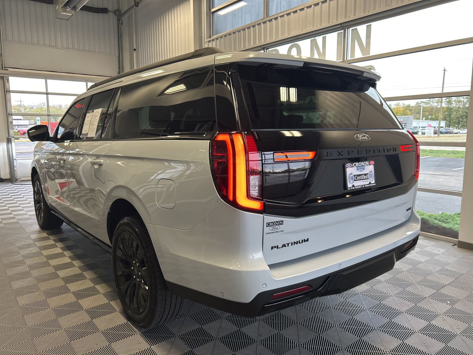 Used 2025 Ford Expedition Max Platinum w/ Stealth Appearance Package image 4