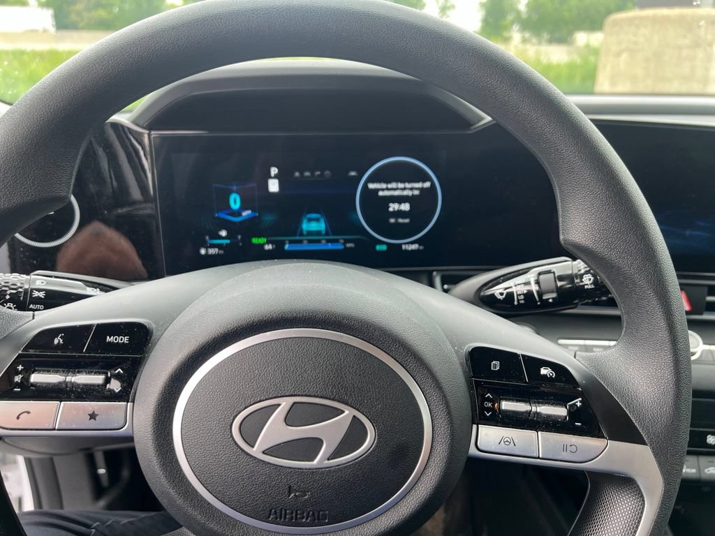 Used 2024 Hyundai Elantra Blue FWD image 5
